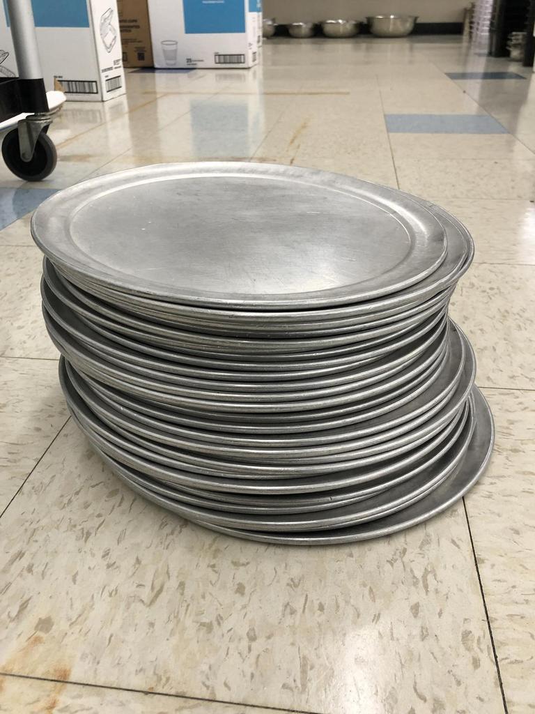 Auction Ohio Pizza Pans