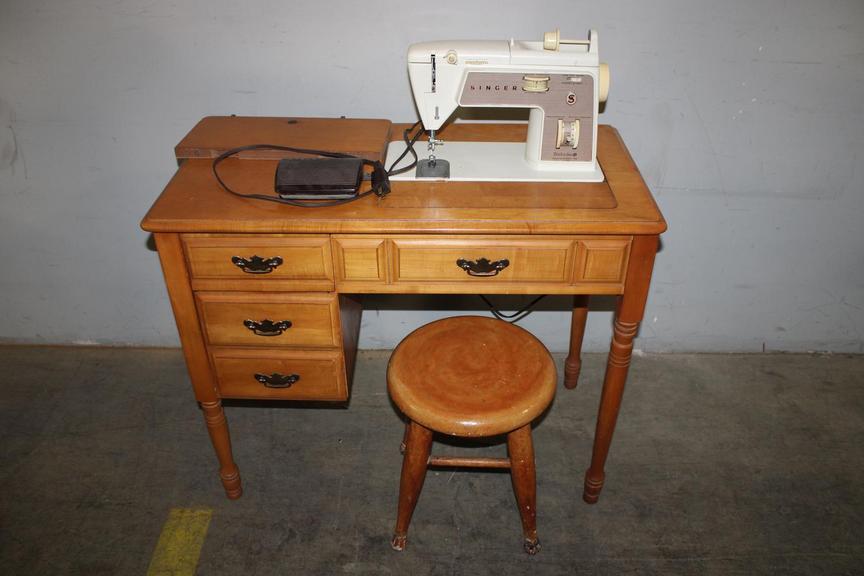 Auction Ohio Singer Sewing Machine & Table