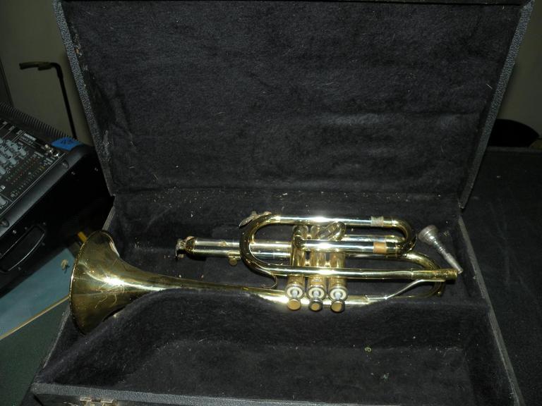 Auction Ohio Besson Student Trumpet / Case