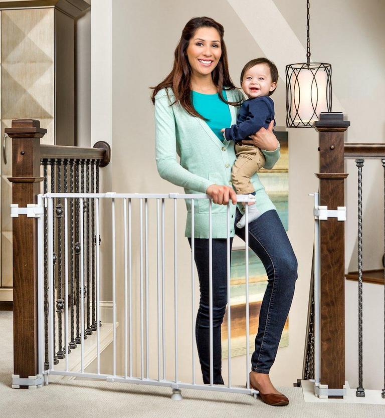 REGALO MOUNTED BABY GATE