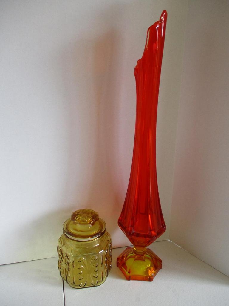 Auction Ohio Vintage Orange Glass Vase