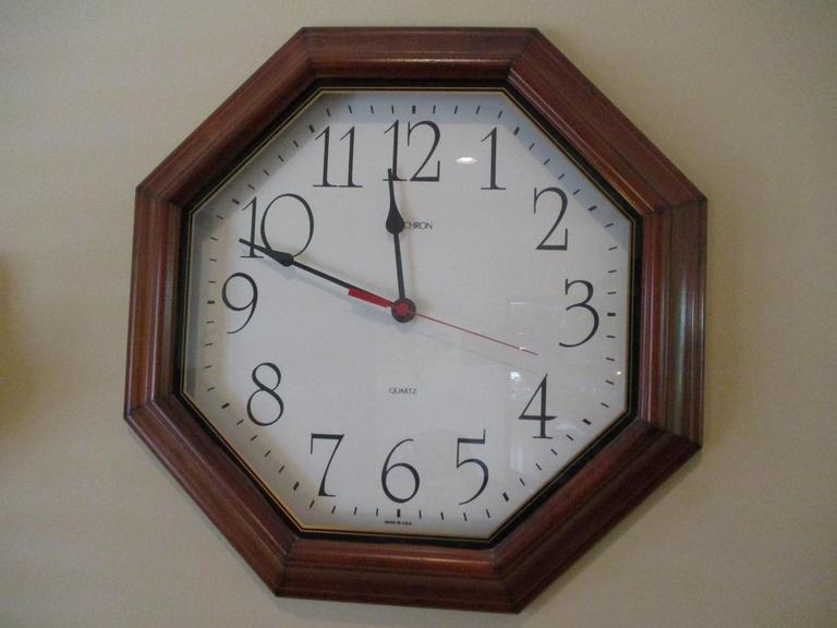 Auction Ohio Verichron Wall Clock