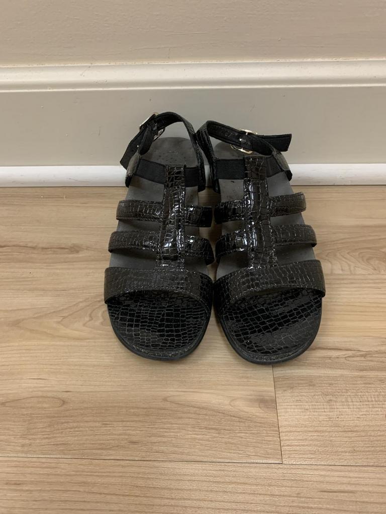 Auction Ohio Sandals