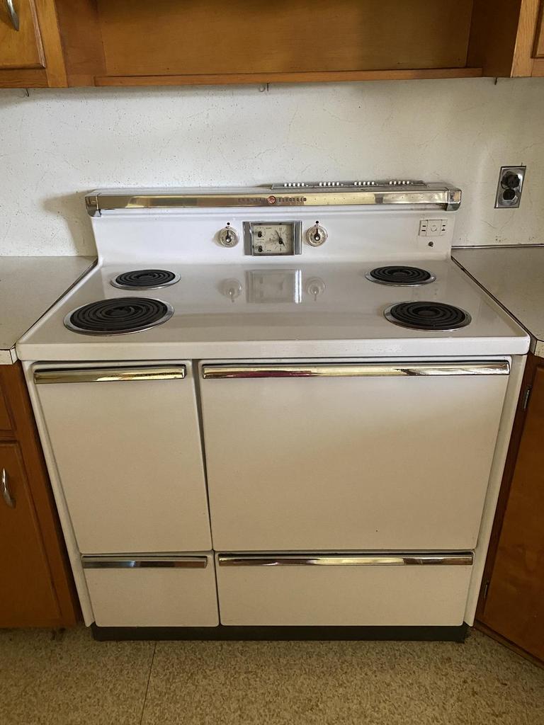 Auction Ohio Vintage GE Electric Stove