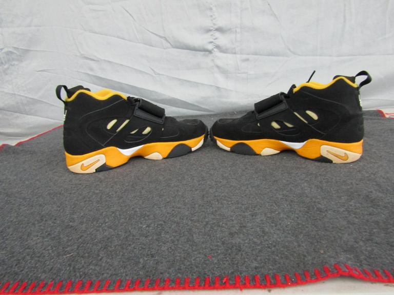 Nike diamond discount turf yellow black