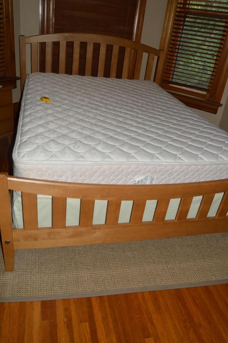Auction Ohio Lt stned Ethan Allen bed