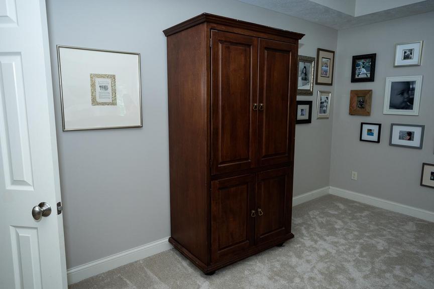 Auction Ohio Beautiful Armoire