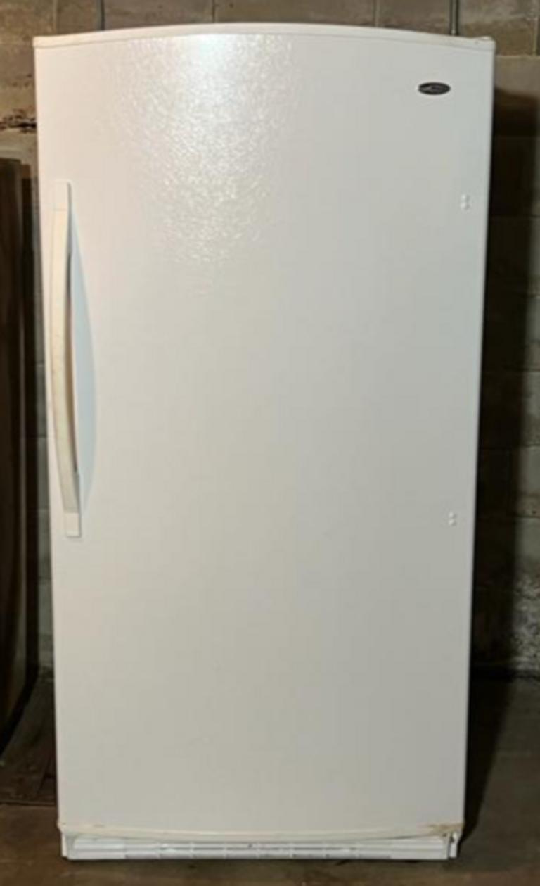Auction Ohio *NICE* Amana Upright Freezer 20.3 cu ft