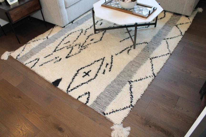 Auction Ohio Black & Cream Woven Wool Rug