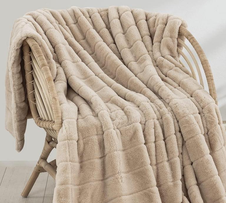 DAUAOTO FAUX FUR THROW