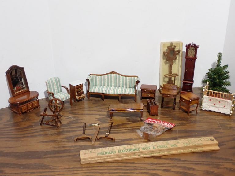 Auction Ohio dollhouse furniture