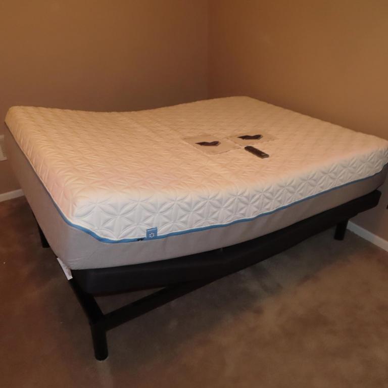 Auction Ohio Serta Ergomotion Bed