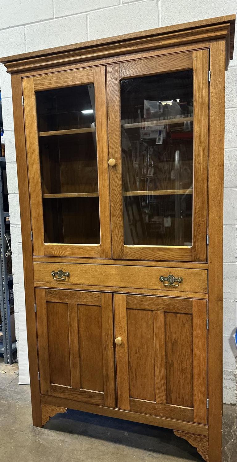 Auction Ohio 4 Door Cupboard