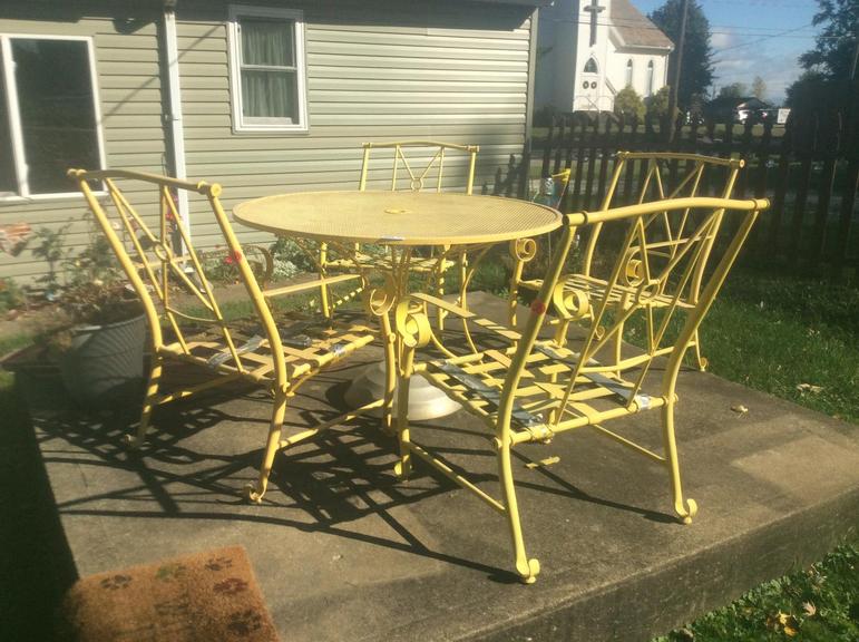Auction Ohio Metal patio set