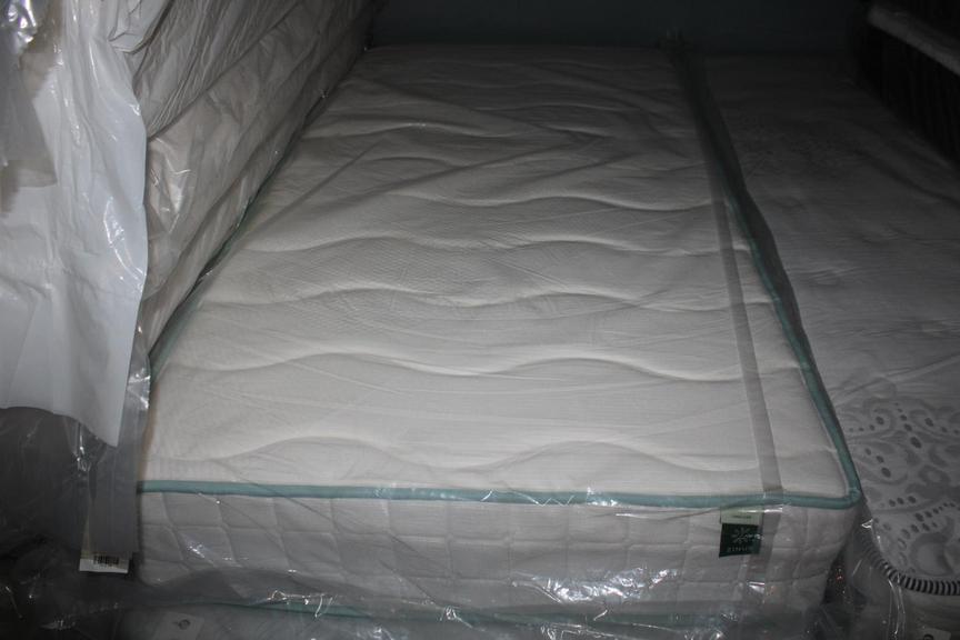 Auction Ohio Zinus Twin Mattress