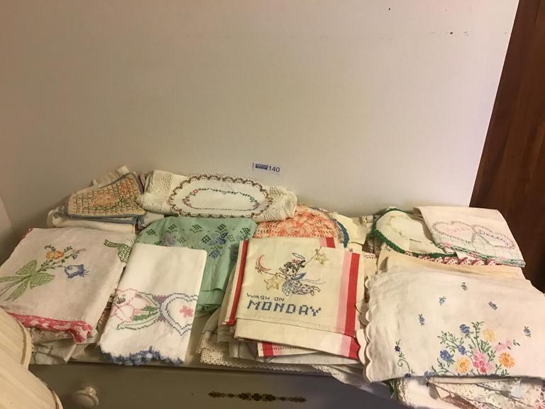 Auction Ohio Big Lot of Linens