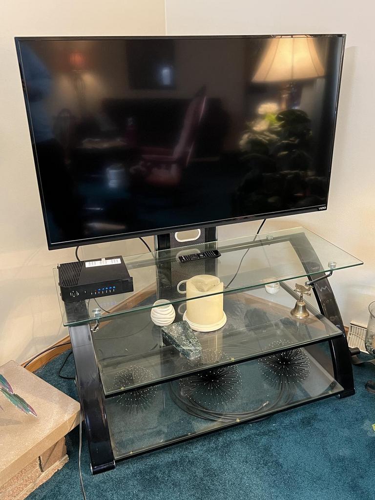 Auction Ohio 50" Vizio TV & Stand