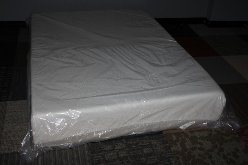 Auction Ohio Zinus Queen Mattress