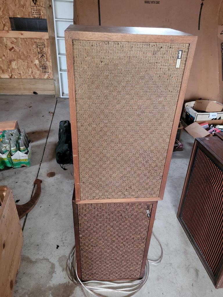 Auction Ohio Vintage stereo speakers