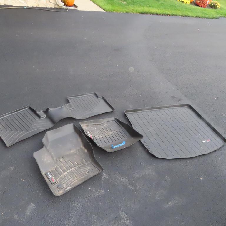 Auction Ohio 2018 Ford Escape Floor Mats
