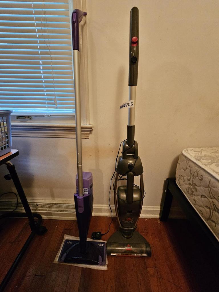 Auction Ohio Swiffer Wet Jet & Bissel