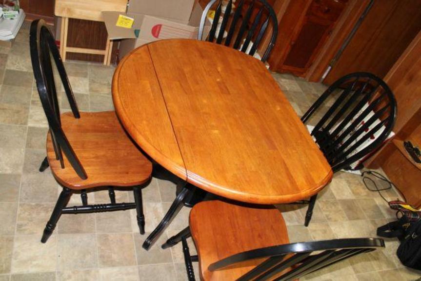 Auction Ohio Table and Chair Set