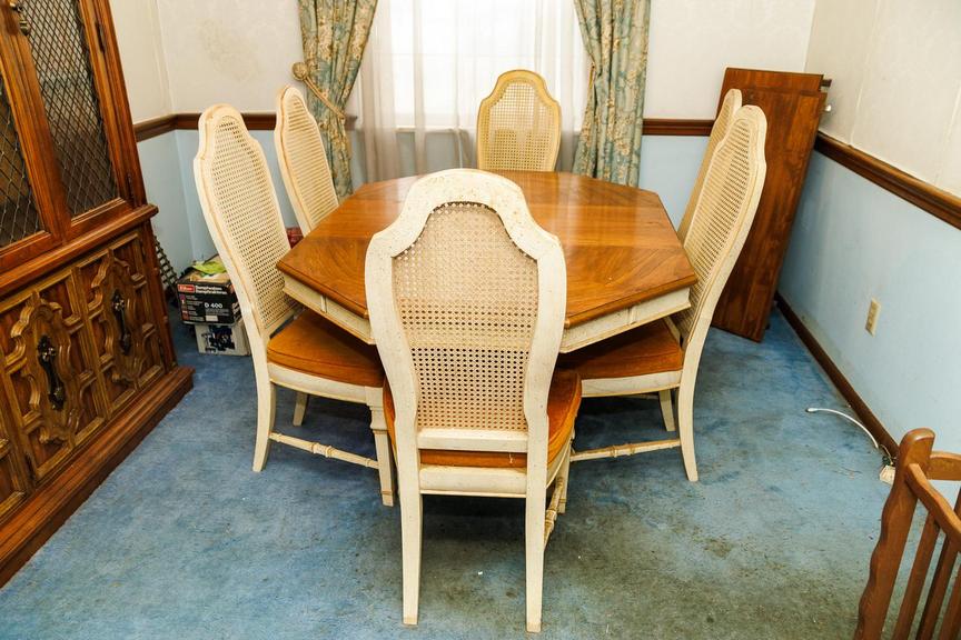 Auction Ohio Vintage Stanley Dining Set