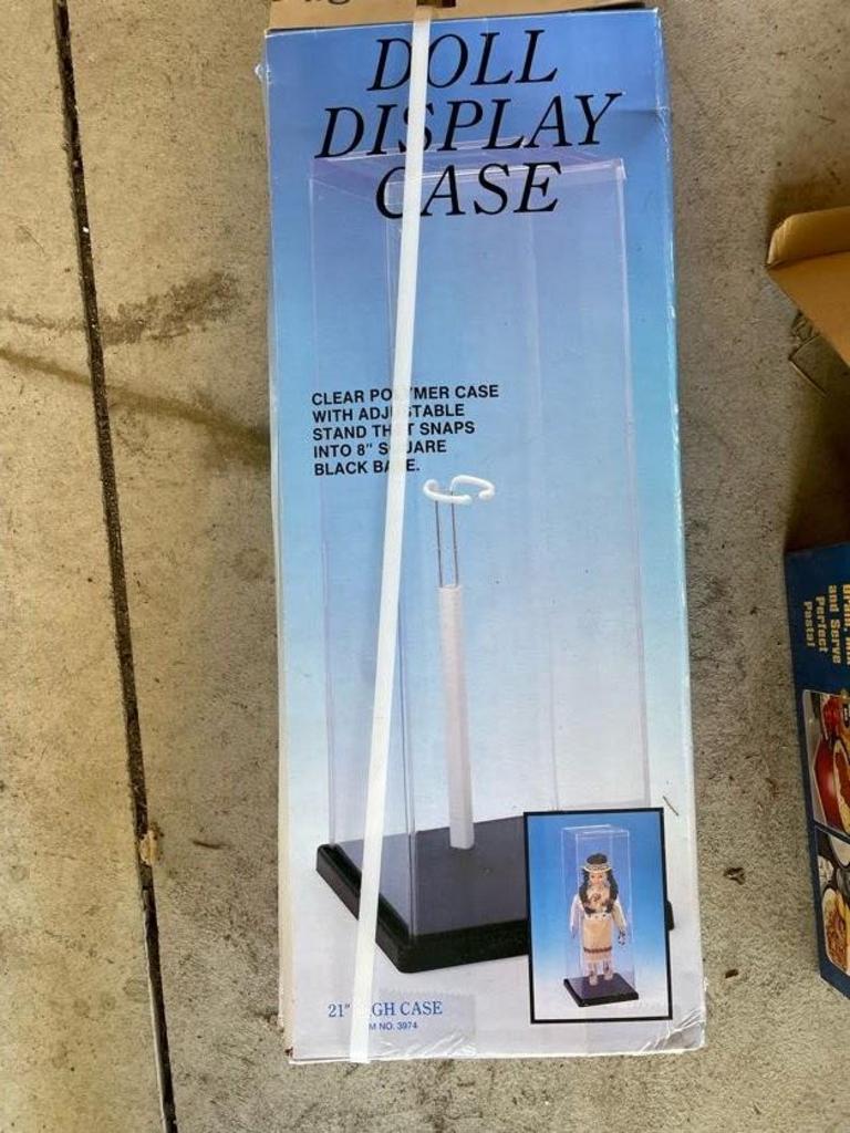 Auction Ohio Doll display case