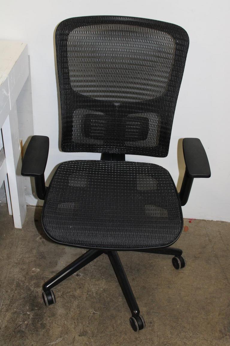 Auction Ohio Black Rolling Desk Chair