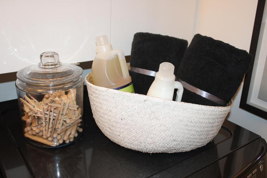 Auction Ohio Laundry Room Items