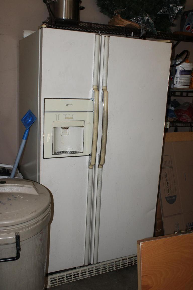 Auction Ohio Maytag Refrigerator Freezer