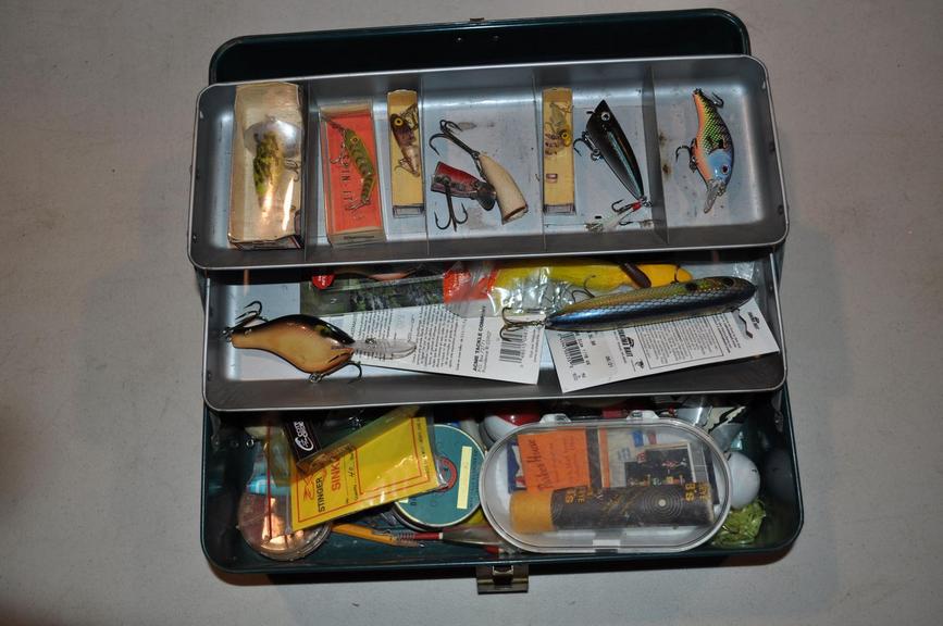 Auction Ohio Tackle Box & Contents