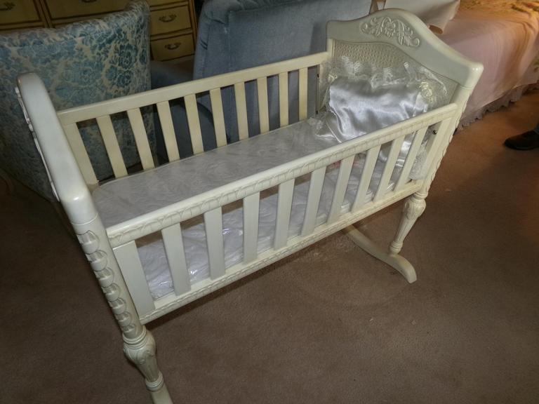 Auction Ohio Baby crib