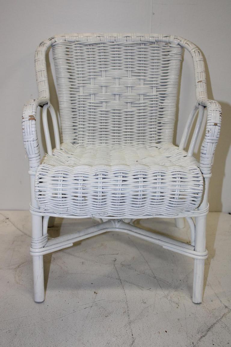 Auction Ohio White Wicker Chair