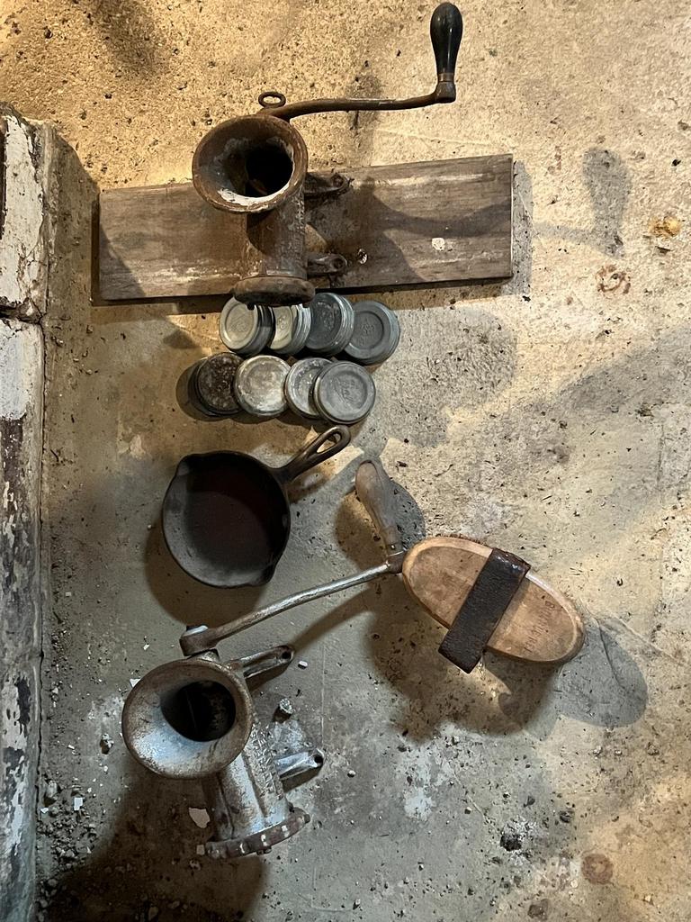 Auction Ohio Meat Grinders, Ball Lids