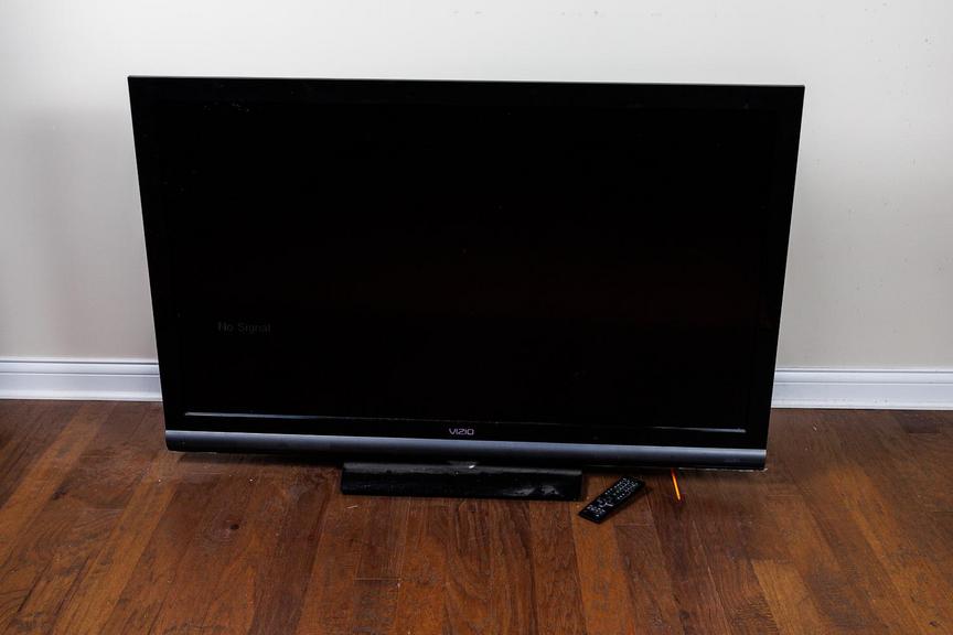 Auction Ohio Vizio Flat Screen TV
