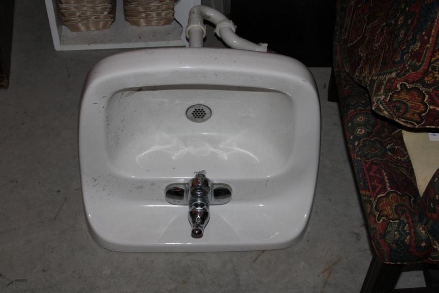 Auction Ohio Mansfield Sink