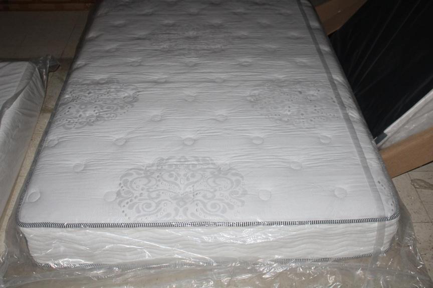 Auction Ohio Zinus Full Mattress