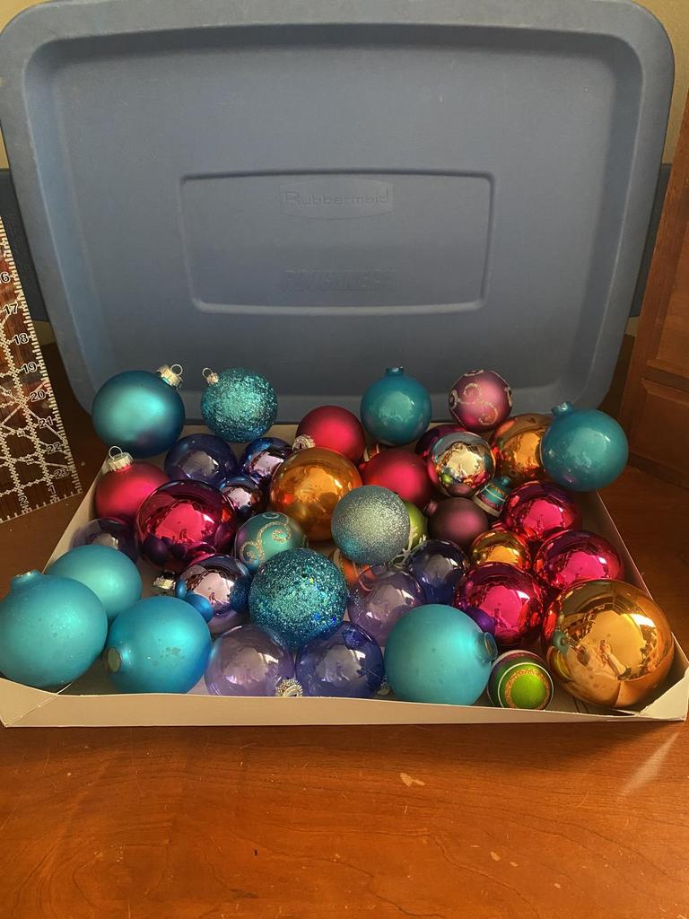 Auction Ohio Misc. Ornaments