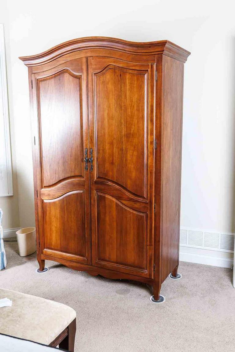 Auction Ohio Thomasville Armoire
