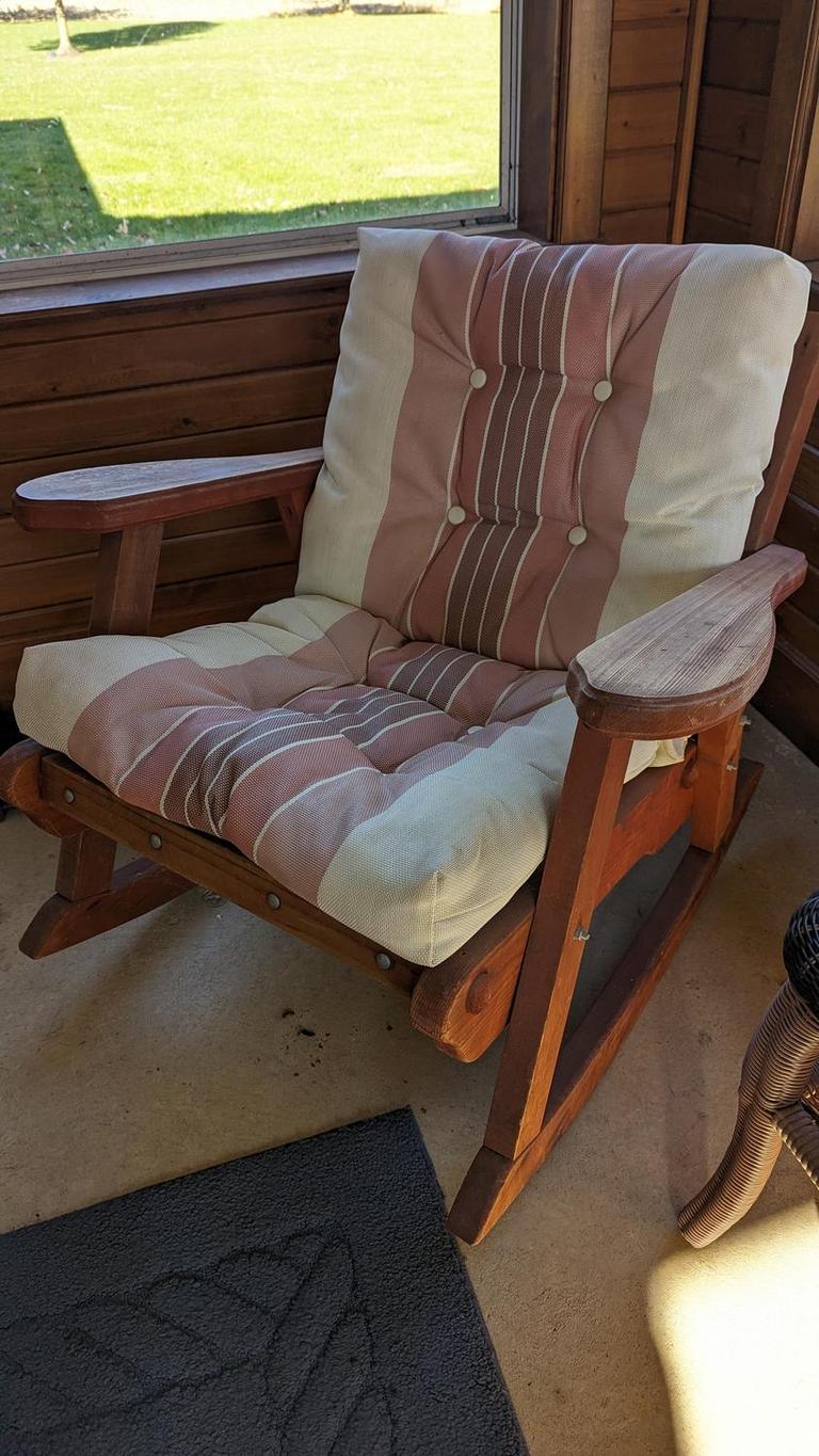 Auction Ohio Wood patio rocking chair
