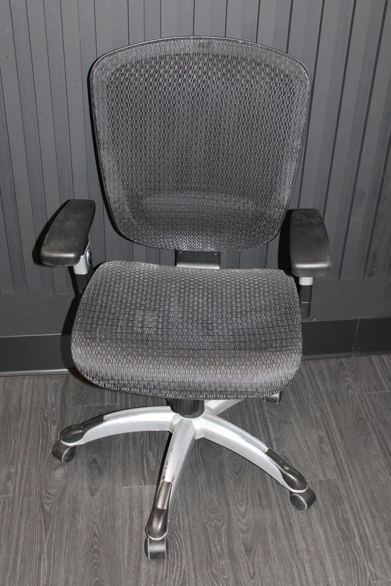 Auction Ohio Hyken Mesh Task Chair
