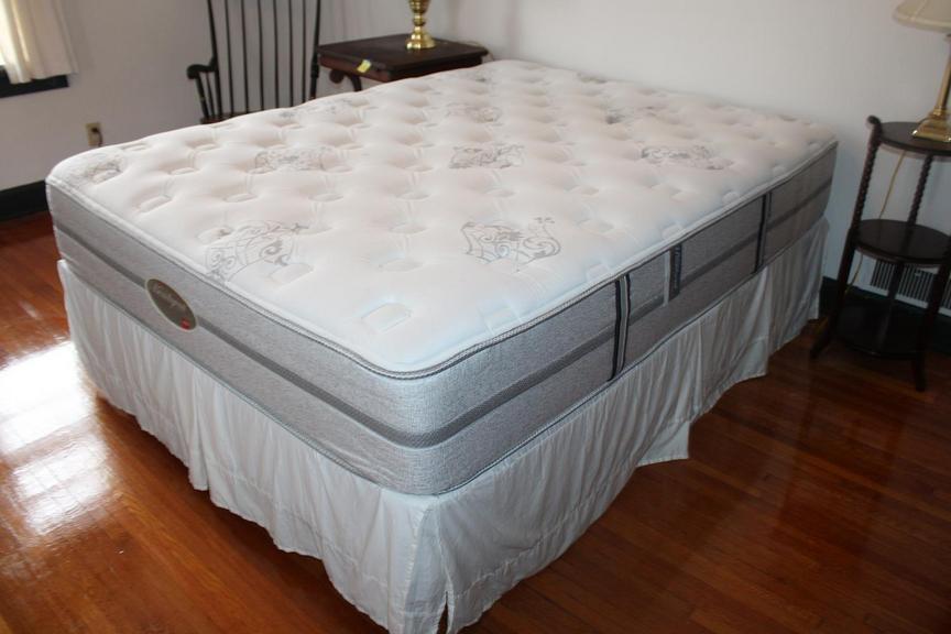 Auction Ohio Beautyrest Queen Mattress Set