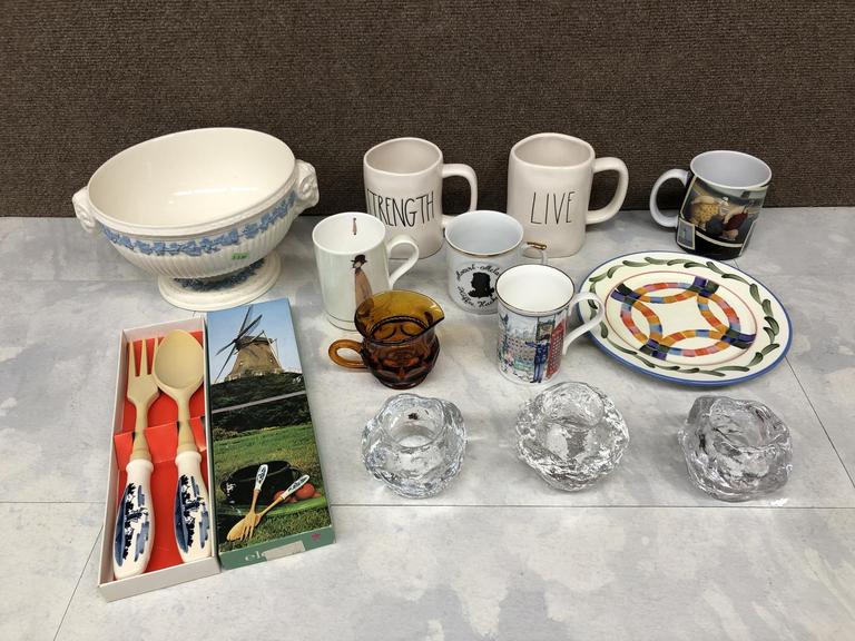 Auction Ohio Mugs N More