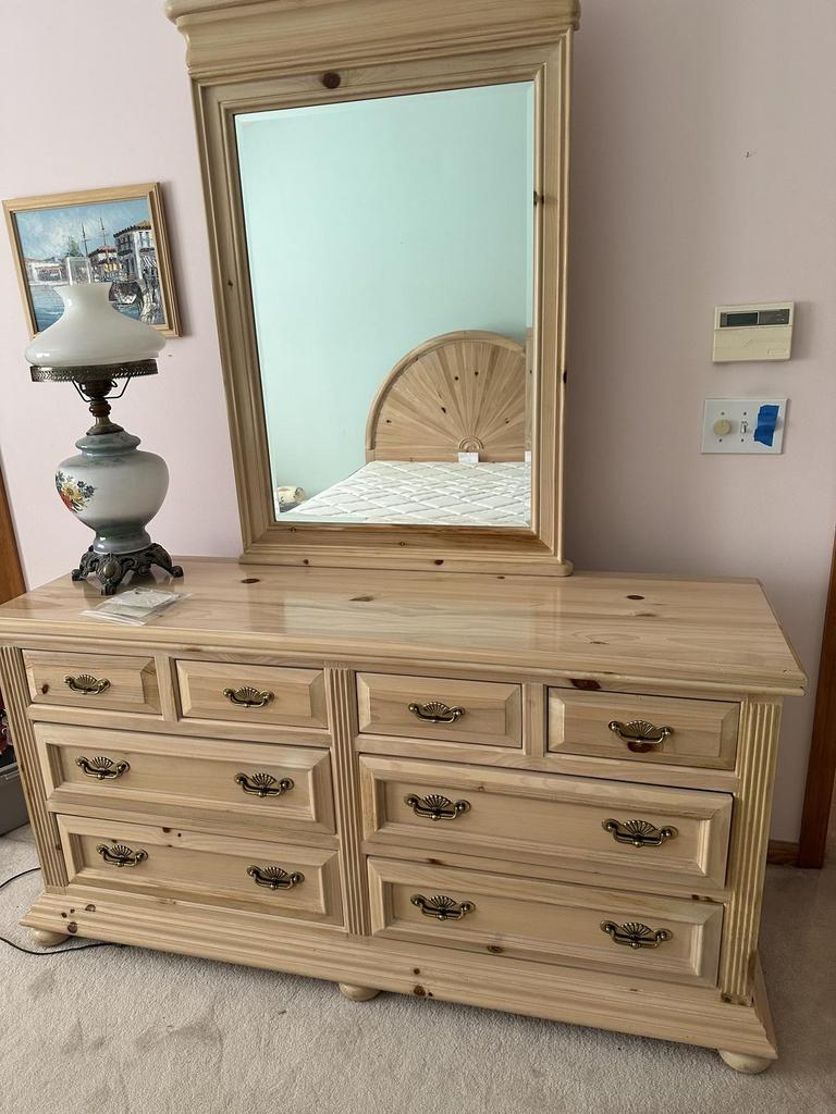 Auction Ohio Lovely, quality dresser