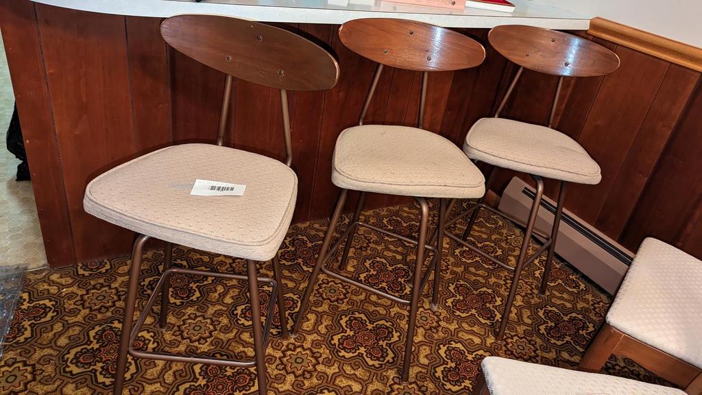 Auction Ohio 3 bar stools
