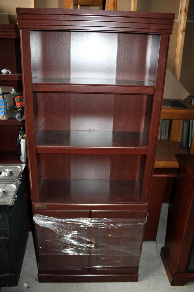 Auction Ohio Sauder Bookcase