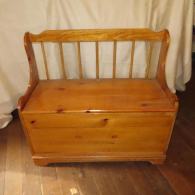 Auction Ohio Pine Toy Box/Bench
