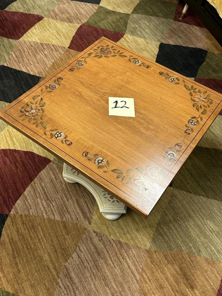 Auction Ohio Accent Table