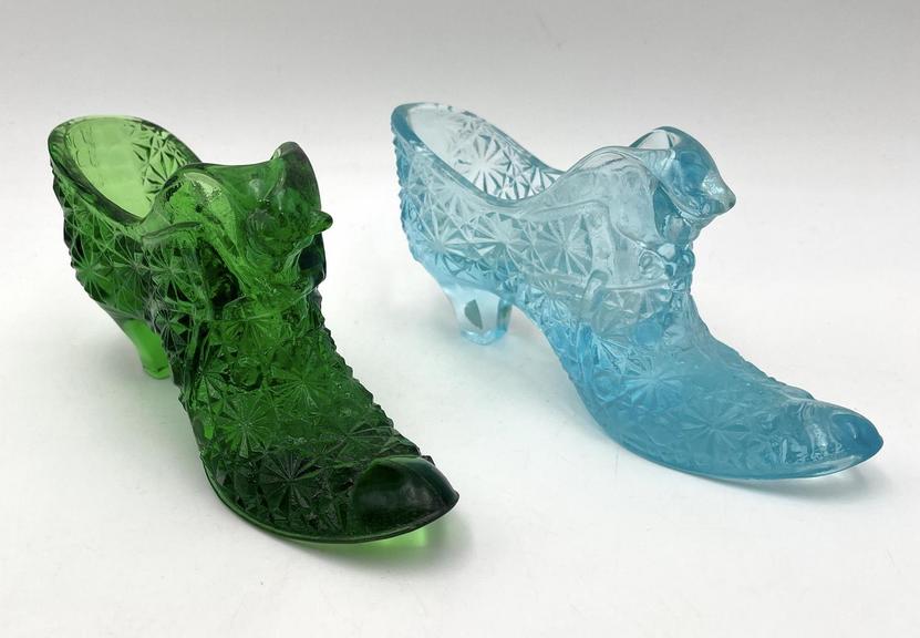 Auction Ohio (2) Fenton Glass Shoes